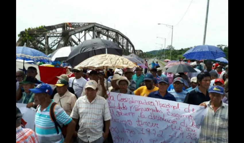 Cerraron el paso por el puente sobre el Río Changuinola