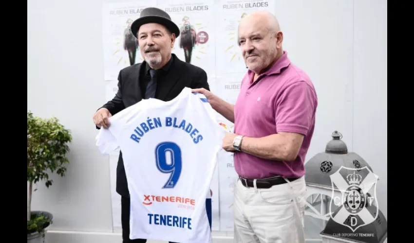 El panameño Rubén Blades durante la presentación de la camiseta