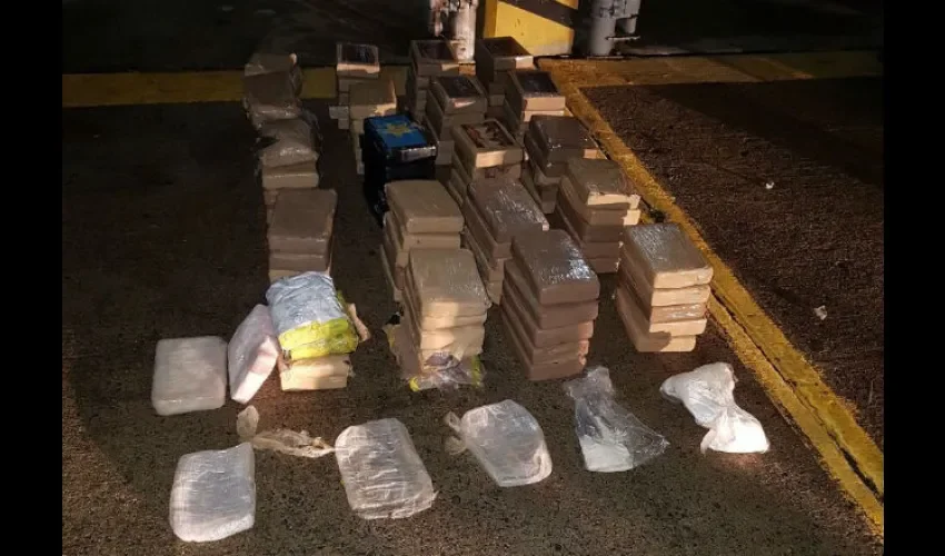 Retuvieron a tres sujetos implicados en este supuesto tráfico de droga 