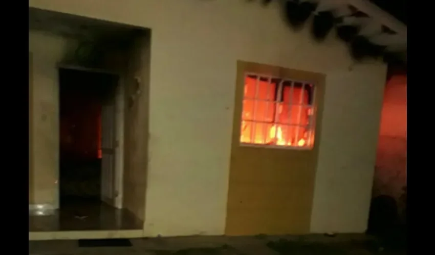  La residencia es aquillada a  una joven colombiana, con dos niños, ya que los propietarios habitan en La Chorrera.