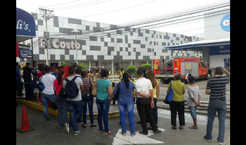 El incendio ocurrió la noche de ayer 