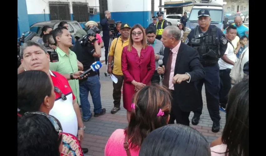 Autoridades del Meduca llegaron al área 
