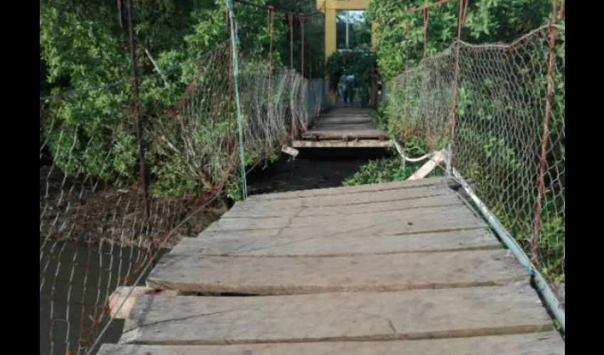 Puente en Kosovo de Puerto Caimito 