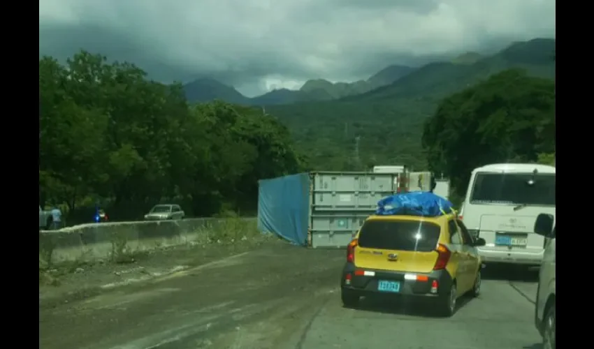 Mula volcada en Loma Campana