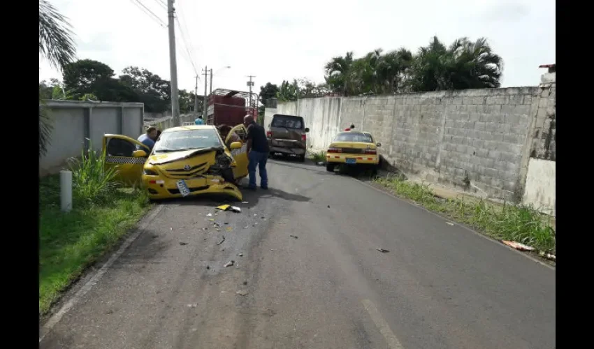 Los bomberos trasladaron al herido hacia el Hospital Nicolás Solano. 