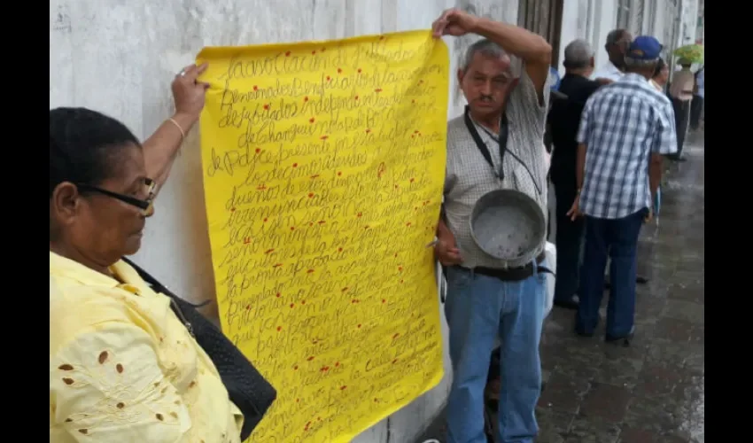 La lluvia no detuvo a los jubilados.