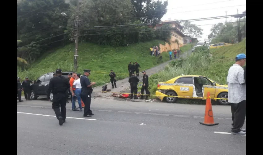 Los mismos al percatarse de la presencia de la policía inician la fuga.