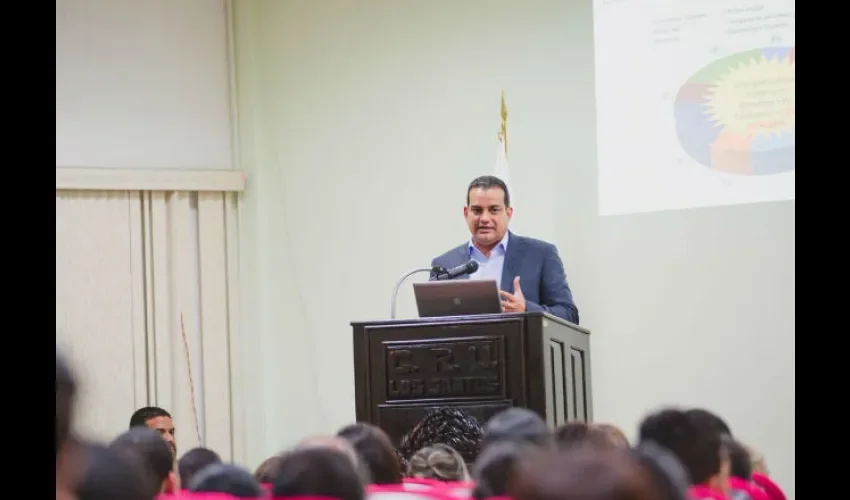 VLuis Ernesto Carles