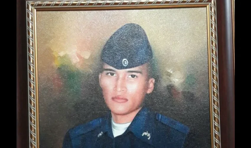 Policía colonense de 20 años, Juan Martínez.