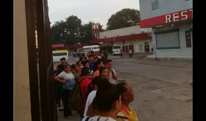 Parada de buses en Panamá Este.