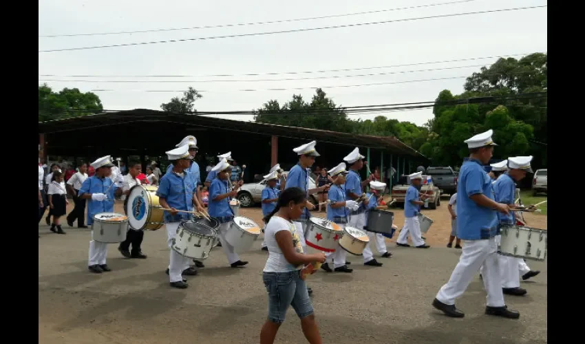 Estudiantes celebran el 3 de Noviembre en Los Santos.