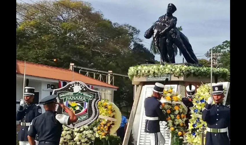 Homenaje a caídos de la Policía Nacional 