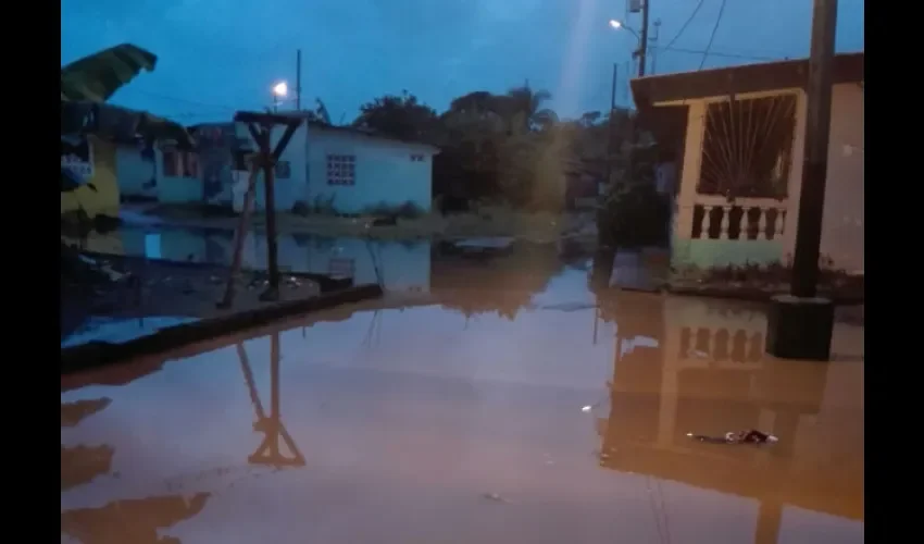 Lluvias en Colón causan inundaciones 