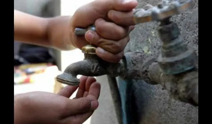 Muchos panameños protesta por falta de agua todos los días. 