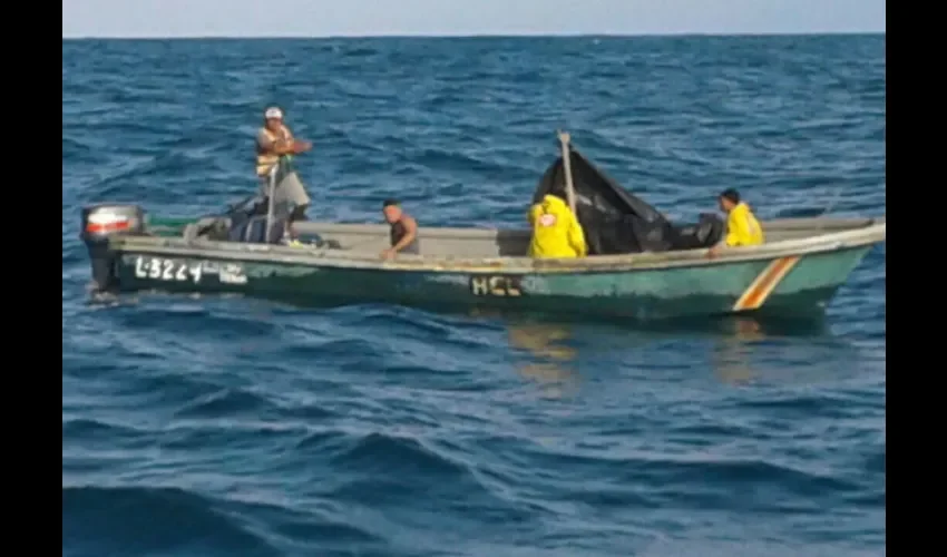 Embarcación a la deriva en Bocas del Toro. 