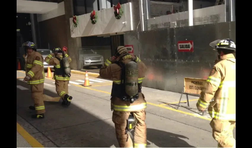 Incendio en un almacén de Plaza Regency.