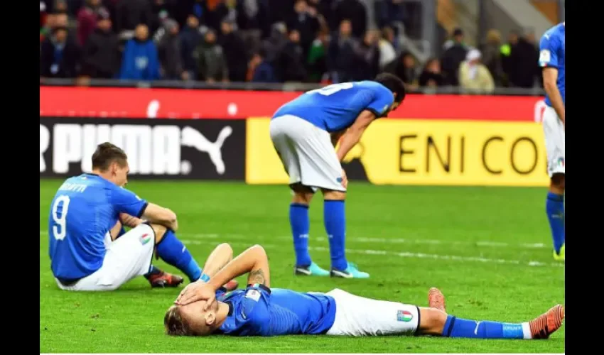 Jugadores de Italia lamentándose. Foto: EFE