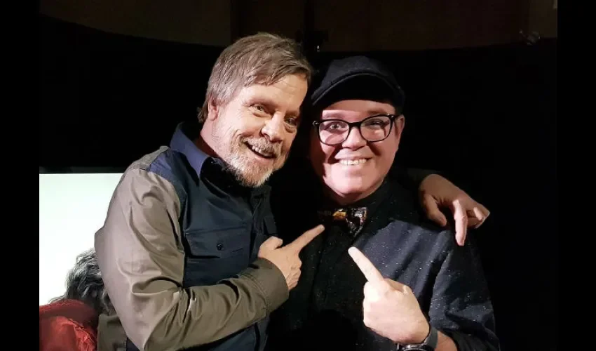 Alex Medela junto a Mark Hamill de 'Star Wars'. 