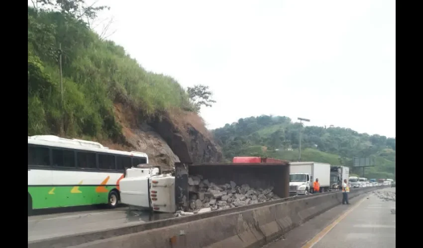 Accidente de tránsito en la autopista Panamá-Colón.