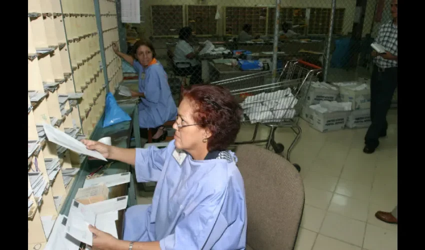 A pesar de los avances tecnológicos aún hay personas que envían cartas. Foto: Archivo