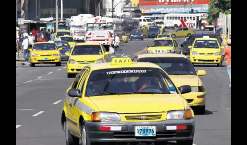 Avanzan en mejoras para los clientes de taxis: Roberto Barrios.