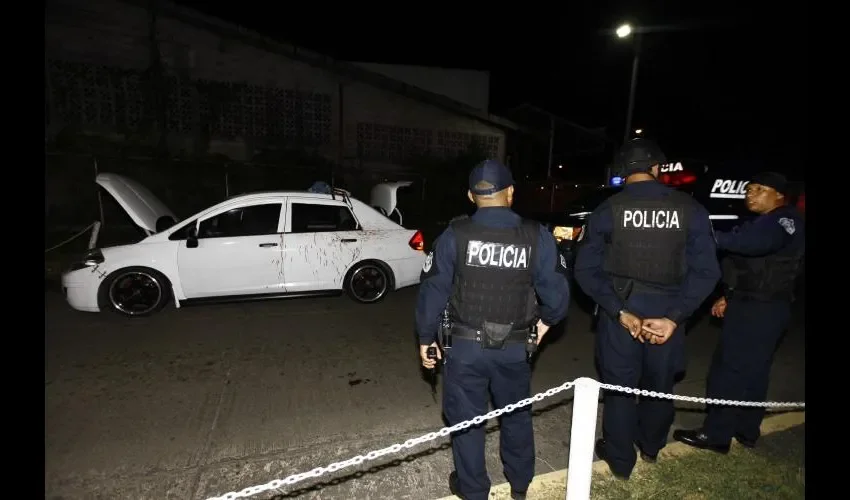 Las unidades de la Policía Nacional atendieron el caso de la balacera en Villalobos. Foto: Alexander Santamaría