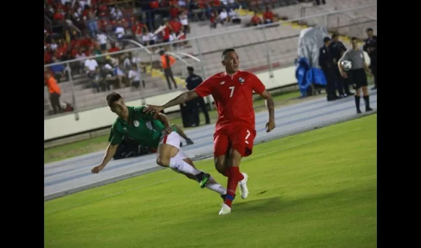 Blas Pérez y el portero  Juan José Paredes. 