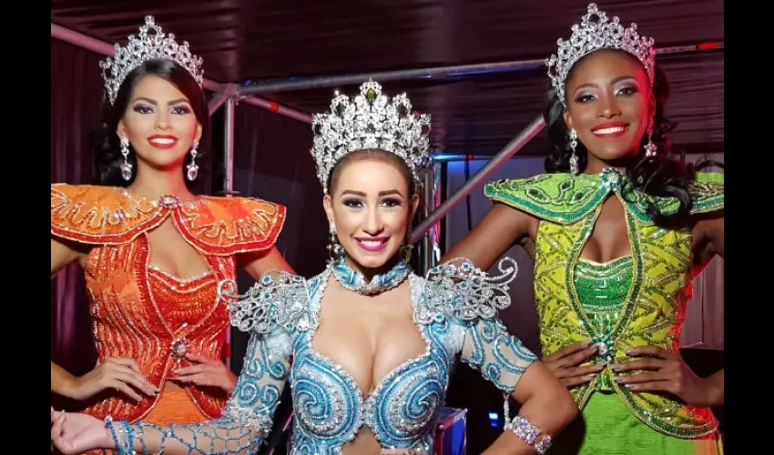 La reina del Carnaval de Panamá junto a sus dos princesas. Foto / Cortesía.