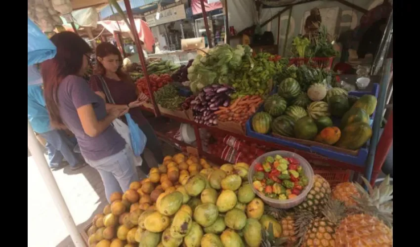 En el Mercado Agrícola Central el precio de las frutas está entre $0.50 y $3.00. FOTO: ROBERTO BARRIOS