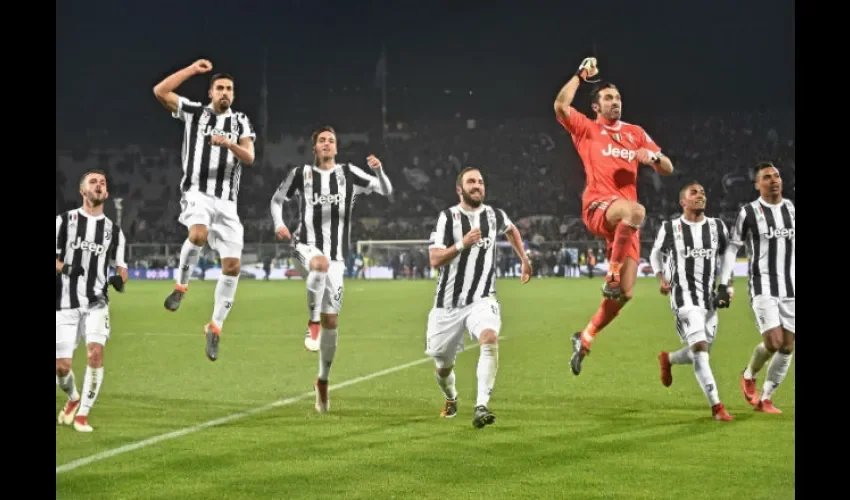 Jugadores de la Juventus celebrando uno de sus goles. Foto: EFE