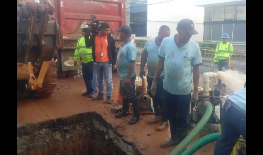 Daños en vía Brasil. 