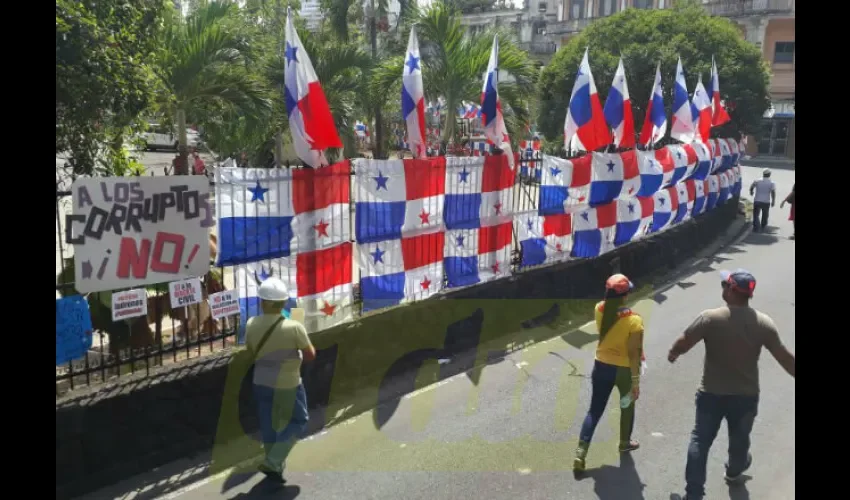 Banderas de la República de Panamá en la Asamblea Nacional. 
