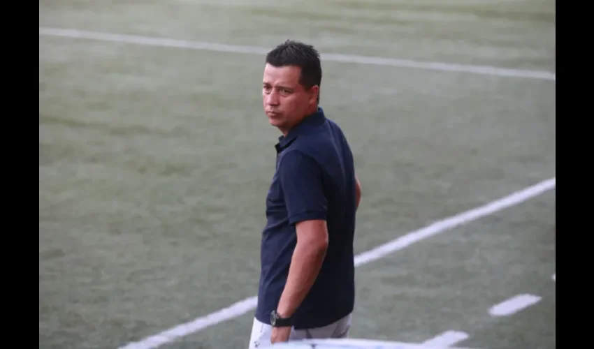 El entrenador Carlos Ruiz. Foto: Anayansi Gamez