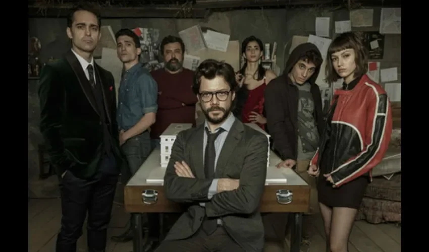 Foto ilustrativa del elenco principal de La Casa de Papel. 