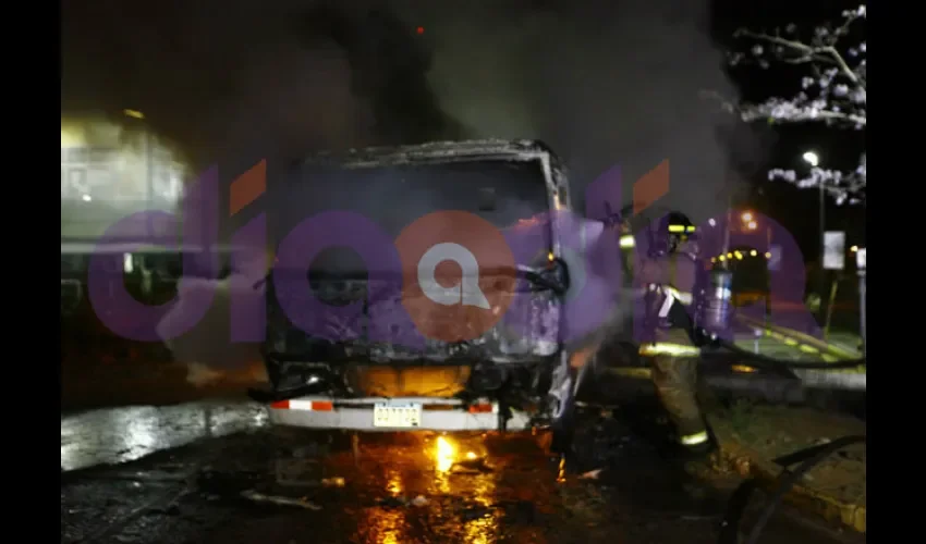 Incendio de bus en Plaza Tocumen.