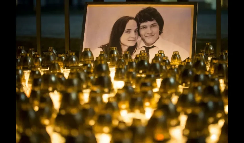 Jan Kuciak, de 27 años, y su novia Martina Kusnirova fueron encontrados asesinados a tiros hace una semana en las afueras de Bratislava. FOTO/AP