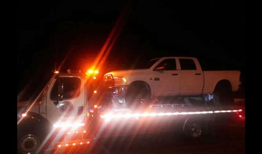 Foto ilustrativa del momento en que su carro es llevado en grúa. 