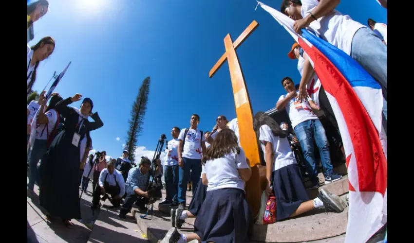 Postales de la peregrinación de los Símbolos en El Salvador. 