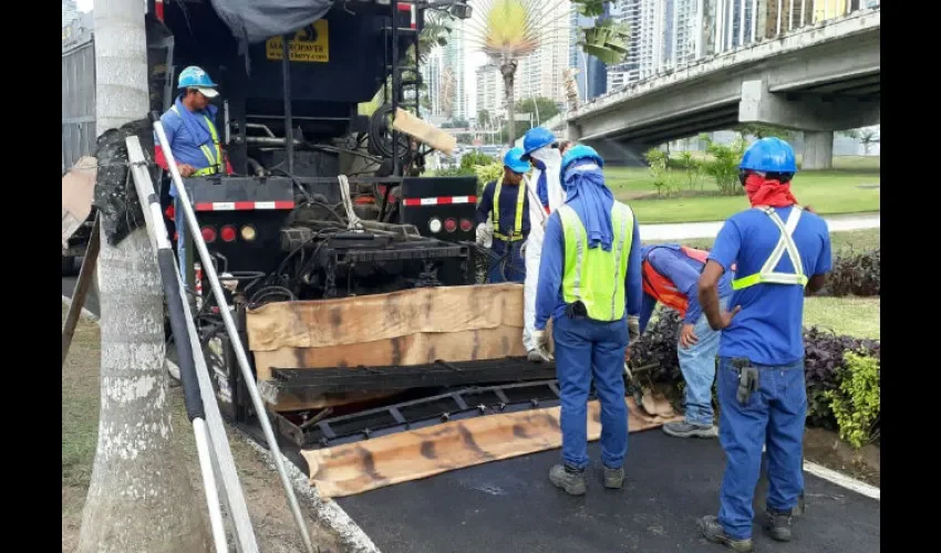 Foto ilustrativa del área de trabajo en la Cinta Costera. 