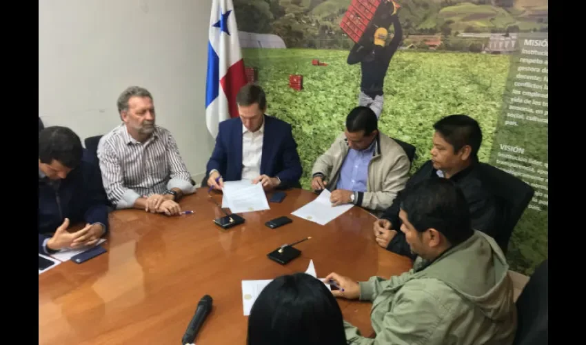 Proyecto Cobre Panamá, autoridades del Gobierno y obreros. 