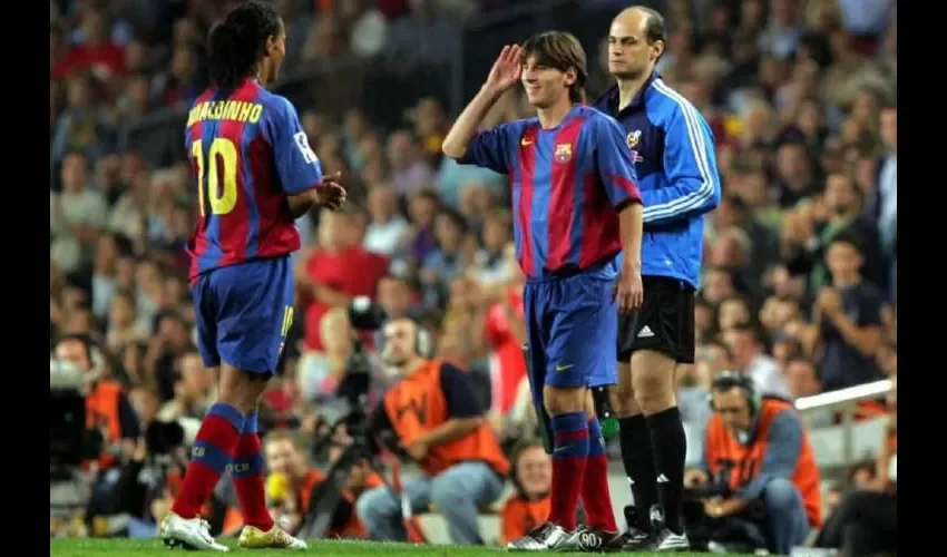 Ronaldinho y Messi jugaron juntos en el Barcelona entre 2003 y 2008.