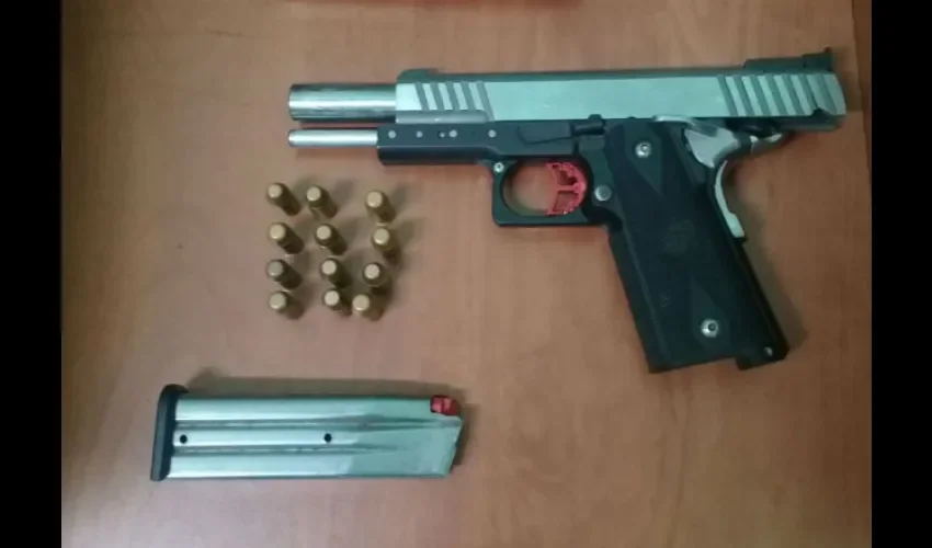 Arma decomisada a estudiante de la escuela República de Venezuela. 