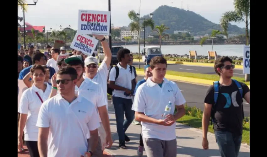 Marcha en la Calzada de Amador.