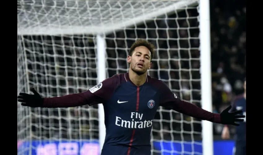 Neymar llegó al PSG procedente del Barcelona por una cifra récord de 242 millones de dólares.