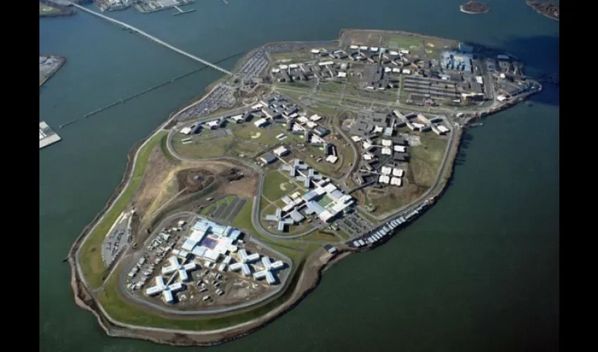 En este departamento  esta la famosa cárcel en una Isla llamada Rickers Island o la Isla de Rikers.