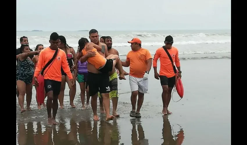 rescate, joven, playas Las Lajas