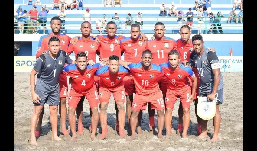 Jugadores de la selección de fútbol playa de Panamá.