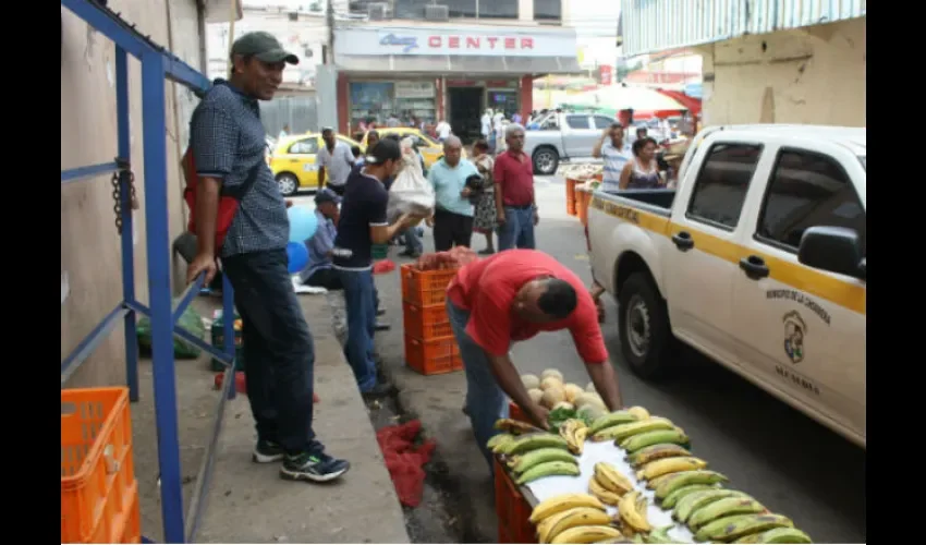 Vendedores ambulantes en La Chorrera.