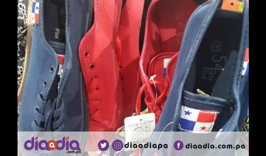 Hay opiniones a favor y en contra por zapatillas con la bandera de Panamá. Foto: Brenda Ducreux