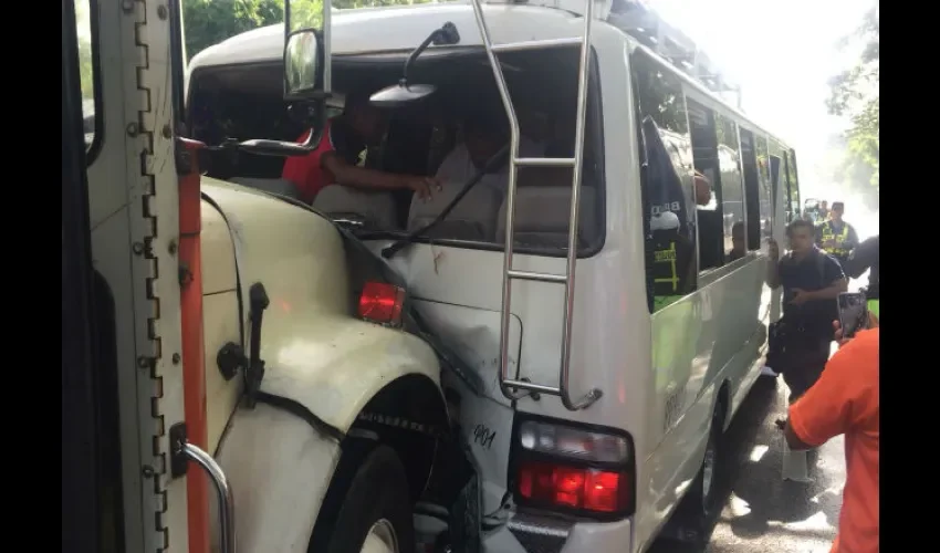 Accidente de tránsito en el puente de Las Américas.